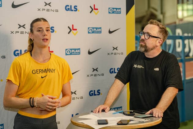 Sandrina Sprengel (GER, VfB Stuttgart) und Sven Ibald (DLV, Mediendirektor) im Gespraech. Pressekonferenz DLV Media Days, Mehrkampf, Leichathletik, Saison 2026 2027, 04.08.2026 Pressekonferenz DLV Media Days, Mehrkampf, Saison 2026 2027, 04.08.2026 Leverkusen *** Sandrina Sprengel (GER), VfB Stuttgart, and Sven Ibald (DLV), Director of Media, in conversation at the DLV Media Days press conference: Combined Events, Track and Field, 2026–2027 Season, August 4, 2026 DLV Media Days press conference, combined events, 2026–2027 season, August 4, 2026, Leverkusen Copyright: xEibner-Pressefoto ThomasxHaeslerx EP_THR