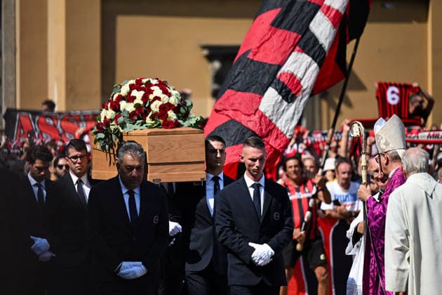 Funeral of former AC Milan footballer Franco Baresi in Milan, Italy MILAN, ITALY - AUGUST 4: The coffin of former AC Milan footballer Franco Baresi arrives at the Basilica of Sant Ambrogio ahead of his funeral in Milan, Italy, on August 4, 2026. Baresi, regarded as one of the greatest defenders in football history and an icon of AC Milan, died at the age of 66. Piero Cruciatti Anadolu Milan Italy. Editorial use only. Please get in touch for any other usage.  Copyright: x2026xAnadoluxPieroxCruciattix