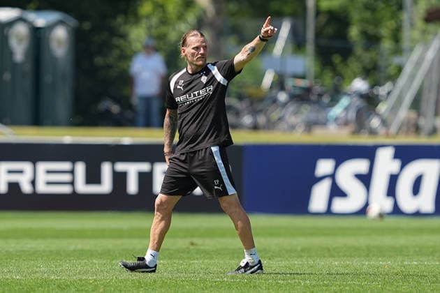 04.08.2026, xydrx, Fußball, Trainingslager, Borussia Mönchengladbach, Saison 2026 2027, Stadion am Birkenmoos: Eugen Polanski (Cheftrainer Borussia Moenchengladbach) gestikulierend DFB regulations prohibit any use of photographs as image sequences and or quasi-video. *** August 4, 2026, xydrx, soccer, training camp, Borussia Mönchengladbach, 2026–2027 season, Birkenmoos Stadium: Eugen Polanski, head coach of Borussia Mönchengladbach, gesturing. DFB regulations prohibit any use of photographs as image sequences and or quasi-video. Copyright: HMBxMedia YannisxDreimann