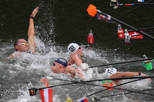 Championnat d Europe de natation PHOTOPQR LE COURRIER PICARD Haslin ; Paris ; 04 08 2026 ; 04 08 26 Championnat d Europe de natation - nage en eau libre 10km hommes - Sacha Velly (bonnet bleu) Photo Fred Haslin the LEN European Aquatics Championships, in the Seine River in Paris, on August 4, 2026. Paris 75 France  Copyright: xPHOTOPQR LExCOURRIERxPICARD MAXPxHaslinx 20260804LCP7782 20260804LCP7782