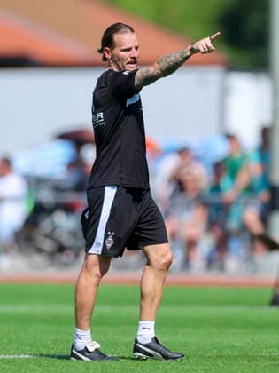 Trainer Eugen Polanski (Borussia Moenchengladbach) gestikuliert waehrend des Trainingslagers von Borussia Moenchengladbach, Stadion Birkenmoos am 04. August 2026 in Rottach-Egern, Deutschland. (Foto von Marco Steinbrenner DeFodi Images) +++ Trainer Eugen Polanski (Borussia Moenchengladbach) gestures during the Borussia Moenchengladbach Training camp at Stadion Birkenmoos on August 4, 2026 in Rottach-Egern, Germany. (Photo by Marco Steinbrenner DeFodi Images) (Photo by Marco Steinbrenner DeFodi Images) - *** Borussia Mönchengladbach coach Eugen Polanski gestures during the Borussia Mönchengladbach training camp, Birkenmoos Stadium on August 4, 2026, in Rottach-Egern, Germany. Photo by Marco Steinbrenner, DeFodi Images. Coach Eugen Polanski of Borussia Mönchengladbach gestures during the Borussia Mönchengladbach training camp at Birkenmoos Stadium on August 4, 2026 in Rottach-Egern, Germany. Photo by Marco Steinbrenner, DeFodi Images. Photo by Marco Steinbrenner, DeFodi Images.