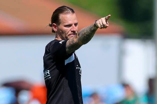 Trainer Eugen Polanski (Borussia Moenchengladbach) gestikuliert waehrend des Trainingslagers von Borussia Moenchengladbach, Stadion Birkenmoos am 04. August 2026 in Rottach-Egern, Deutschland. (Foto von Marco Steinbrenner DeFodi Images) +++ Trainer Eugen Polanski (Borussia Moenchengladbach) gestures during the Borussia Moenchengladbach Training camp at Stadion Birkenmoos on August 4, 2026 in Rottach-Egern, Germany. (Photo by Marco Steinbrenner DeFodi Images) (Photo by Marco Steinbrenner DeFodi Images) - *** Borussia Mönchengladbach coach Eugen Polanski gestures during the Borussia Mönchengladbach training camp, Birkenmoos Stadium on August 4, 2026, in Rottach-Egern, Germany. Photo by Marco Steinbrenner, DeFodi Images. Coach Eugen Polanski of Borussia Mönchengladbach gestures during the Borussia Mönchengladbach training camp at Birkenmoos Stadium on August 4, 2026 in Rottach-Egern, Germany. Photo by Marco Steinbrenner, DeFodi Images. Photo by Marco Steinbrenner, DeFodi Images.