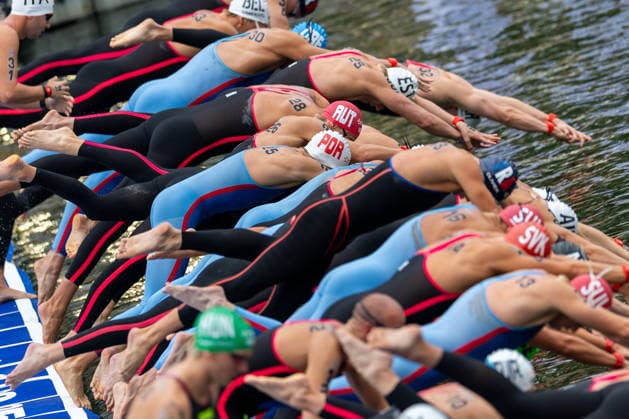 SWIMMING - EAC 2026 PARIS,FRANCE,04.AUG.26 - SWIMMING - European Aquatics Championships Paris 2026, open water, 10km, men. Image shows Luca Karl (AUT) at the start of the race oin the middle of other athletes.  GEPAxpictures xPhilippxBrem