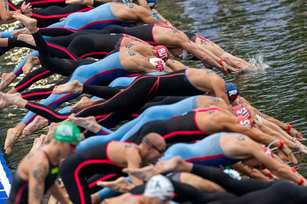 SWIMMING - EAC 2026 PARIS,FRANCE,04.AUG.26 - SWIMMING - European Aquatics Championships Paris 2026, open water, 10km, men. Image shows Luca Karl (AUT) at the start of the race oin the middle of other athletes.  GEPAxpictures xPhilippxBrem