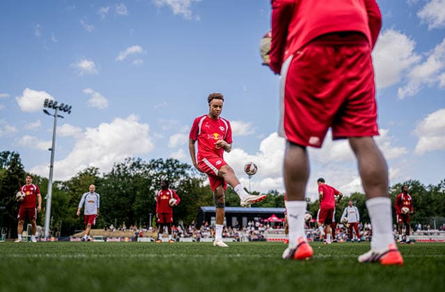Leipzigs Assan Ouedraogo beim Training. Öffentliches Training RB Leipzig. 27. Juli 2026: Leipzig, Red Bull Akademie. Training RB Leipzig