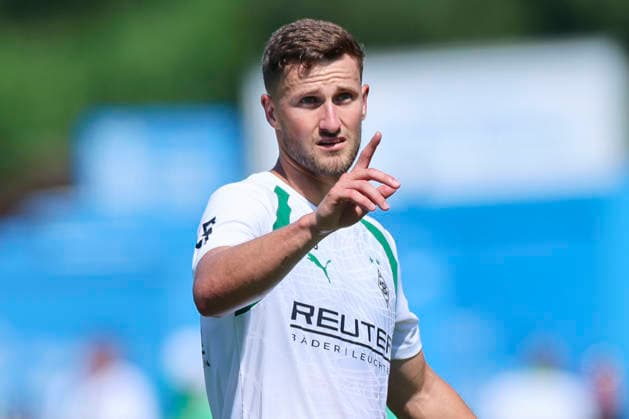 Enzo Leopold (Borussia Moenchengladbach) gestikuliert waehrend des Trainingslagers von Borussia Moenchengladbach, Stadion Birkenmoos am 04. August 2026 in Rottach-Egern, Deutschland. (Foto von Marco Steinbrenner DeFodi Images) +++ Enzo Leopold (Borussia Moenchengladbach) gestures during the Borussia Moenchengladbach Training camp at Stadion Birkenmoos on August 4, 2026 in Rottach-Egern, Germany. (Photo by Marco Steinbrenner DeFodi Images) (Photo by Marco Steinbrenner DeFodi Images) - *** Enzo Leopold of Borussia Mönchengladbach gestures during Borussia Mönchengladbach s training camp, Birkenmoos Stadium on August 4, 2026, in Rottach Egern, Germany. Photo by Marco Steinbrenner, DeFodi Images. Enzo Leopold of Borussia Mönchengladbach gestures during the Borussia Mönchengladbach training camp at Birkenmoos Stadium on August 4, 2026 in Rottach-Egern, Germany. Photo by Marco Steinbrenner, DeFodi Images. Photo by Marco Steinbrenner, DeFodi Images.