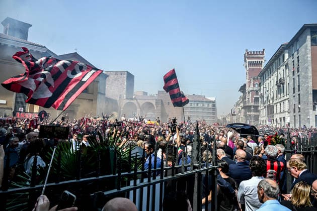August 4, 2026, Milan, Mi, Italy: Franco Baresi s funeral at the Basilica of Sant Ambrogio, the city gathers to pay its last respects to the historic AC Milan captain. Milan, August 4, 2026 The Last Farewell To Franco Baresi: Hundreds In Santoo¡o Ambrogio For The Funeral  - ZUMAa289 0863326122st Copyright: xNicolaxMarfisix xAgfx