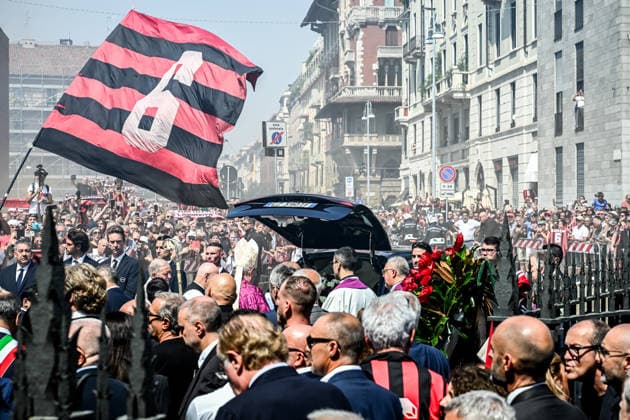 August 4, 2026, Milan, Mi, Italy: Franco Baresi s funeral at the Basilica of Sant Ambrogio, the city gathers to pay its last respects to the historic AC Milan captain. Milan, August 4, 2026 The Last Farewell To Franco Baresi: Hundreds In Santoo¡o Ambrogio For The Funeral  - ZUMAa289 0863326124st Copyright: xNicolaxMarfisix xAgfx