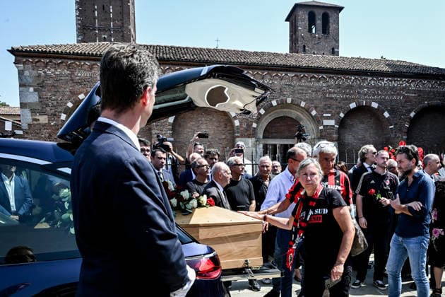August 4, 2026, Milan, Mi, Italy: Franco Baresi s funeral at the Basilica of Sant Ambrogio, the city gathers to pay its last respects to the historic AC Milan captain. Milan, August 4, 2026 The Last Farewell To Franco Baresi: Hundreds In Santoo¡o Ambrogio For The Funeral  - ZUMAa289 0863327089st Copyright: xNicolaxMarfisix xAgfx
