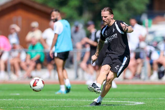 Trainer Eugen Polanski (Borussia Moenchengladbach) kontrolliert den Ball waehrend des Trainingslagers von Borussia Moenchengladbach, Stadion Birkenmoos am 04. August 2026 in Rottach-Egern, Deutschland. (Foto von Marco Steinbrenner DeFodi Images) +++ Trainer Eugen Polanski (Borussia Moenchengladbach) controls the ball during the Borussia Moenchengladbach Training camp at Stadion Birkenmoos on August 4, 2026 in Rottach-Egern, Germany. (Photo by Marco Steinbrenner DeFodi Images) (Photo by Marco Steinbrenner DeFodi Images) - *** Coach Eugen Polanski of Borussia Mönchengladbach controls the ball during Borussia Mönchengladbach’s training camp, Birkenmoos Stadium on August 4, 2026, in Rottach Egern, Germany. Photo by Marco Steinbrenner, DeFodi Images. Coach Eugen Polanski of Borussia Mönchengladbach controls the ball during the Borussia Mönchengladbach training camp at Birkenmoos Stadium on August 4, 2026 in Rottach-Egern, Germany Photo by Marco Steinbrenner, DeFodi Images Photo by Marco Steinbrenner, DeFodi Images