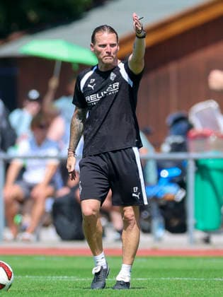 Trainer Eugen Polanski (Borussia Moenchengladbach) gestikuliert waehrend des Trainingslagers von Borussia Moenchengladbach, Stadion Birkenmoos am 04. August 2026 in Rottach-Egern, Deutschland. (Foto von Marco Steinbrenner DeFodi Images) +++ Trainer Eugen Polanski (Borussia Moenchengladbach) gestures during the Borussia Moenchengladbach Training camp at Stadion Birkenmoos on August 4, 2026 in Rottach-Egern, Germany. (Photo by Marco Steinbrenner DeFodi Images) (Photo by Marco Steinbrenner DeFodi Images) - *** Borussia Mönchengladbach coach Eugen Polanski gestures during the Borussia Mönchengladbach training camp, Birkenmoos Stadium on August 4, 2026, in Rottach-Egern, Germany. Photo by Marco Steinbrenner, DeFodi Images. Coach Eugen Polanski of Borussia Mönchengladbach gestures during the Borussia Mönchengladbach training camp at Birkenmoos Stadium on August 4, 2026 in Rottach-Egern, Germany. Photo by Marco Steinbrenner, DeFodi Images. Photo by Marco Steinbrenner, DeFodi Images
