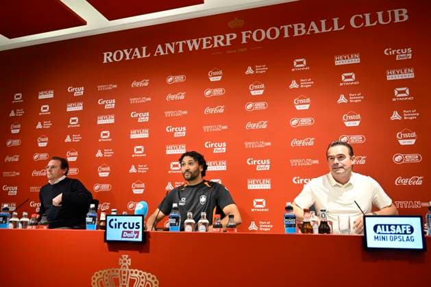 Antwerp FC presents new signing head coach Compper Marvin ANTWERPEN, BELGIUM - AUGUST 04 : New signing head coach of Antwerp FC Compper Marvin talking to the press during his official presentation together with Overmars Marc sports director of Royal Antwerp FC and Jacques Sven general director of Royal Antwerp FC at the Bosuil stadium pressroom on August 04, 2026 in Antwerpen, Belgium, 04 08 2026 Antwerpen Belgium  Copyright: xNicoxVereeckenx