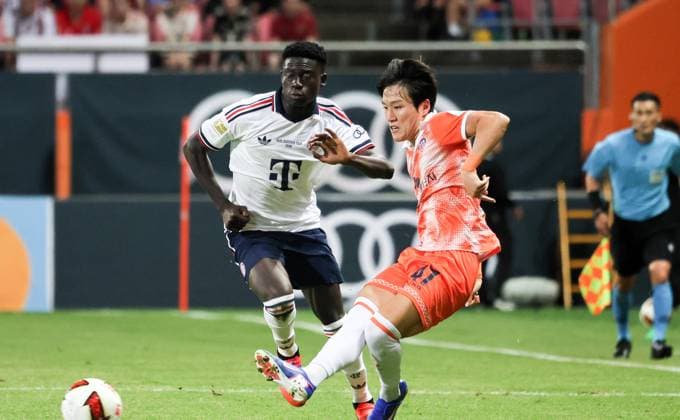 SKO, Bara Sapoko Mdiaye (FC Bayern Muenchen 39), Kim Jaewoo (Jeju 41), SK Jeju vs. FC Bayern Muenchen,Testspiel, Suedostasien-Reise, Saison 2026-27, 04.08.2026 *** SKO, Bara Sapoko Mdiaye, FC Bayern Munich 39, Kim Jaewoo, Jeju 41, SK Jeju vs. FC Bayern Munich, Friendly Match, Southeast Asia Tour, 2026–27 Season, August 4, 2026 Copyright: xEibner-Pressefotox EP_JNL