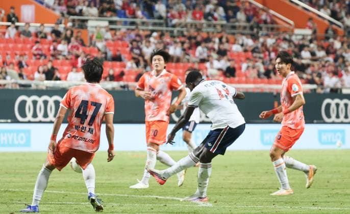 SKO, Bastian Assomo (FC Bayern Muenchen 48) trifft zum 1:2, SK Jeju vs. FC Bayern Muenchen,Testspiel, Suedostasien-Reise, Saison 2026-27, 04.08.2026 *** SKO, Bastian Assomo, FC Bayern Munich 48 scores to make it 1–2, SK Jeju vs. FC Bayern Munich, Friendly Match, Southeast Asia Tour, 2026–27 Season, August 4, 2026 Copyright: xEibner-Pressefotox EP_JNL