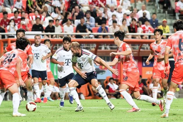 SKO, Konrad Laimer (Bayern Muenchen 27), Kym Ryunseong (Jeju 40), SK Jeju vs. FC Bayern Muenchen,Testspiel, Suedostasien-Reise, Saison 2026-27, 04.08.2026 *** SKO, Konrad Laimer Bayern Munich 27, Kym Ryunseong Jeju 40, SK Jeju vs. FC Bayern Munich, Friendly Match, Southeast Asia Tour, 2026–27 Season, August 4, 2026 Copyright: xEibner-Pressefotox EP_JNL