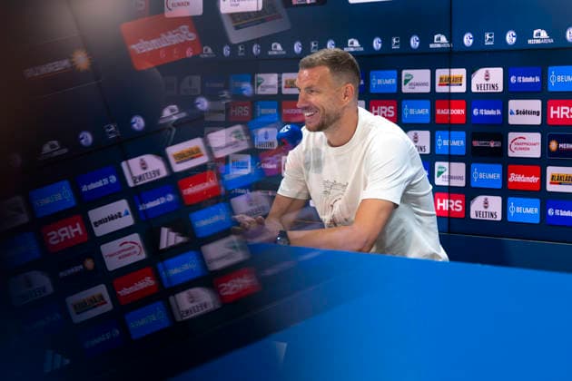 04.08.2026, Vorstellung von Edin Dzeko (FC Schalke 04). Gelsenkirchen Veltins Arena NRW Deutschland xRHR-FOTO DEx *** August 4, 2026, Edin Dzeko s debut with FC Schalke 04 in Gelsenkirchen at the Veltins Arena, North Rhine-Westphalia, Germany xRHR PHOTO DEx Copyright: DennisxEwert RHR-FOTOx RHR-FOTO DE