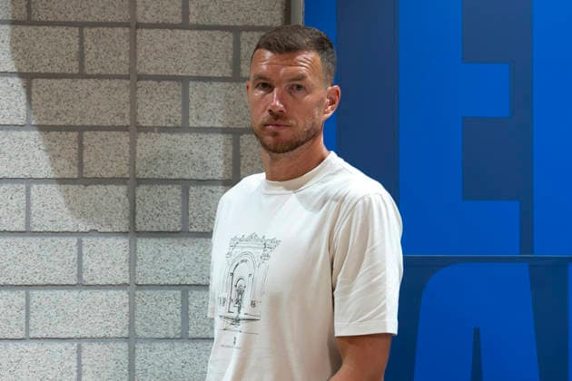 04.08.2026, Vorstellung von Edin Dzeko (FC Schalke 04). Gelsenkirchen Veltins Arena NRW Deutschland xRHR-FOTO DEx *** August 4, 2026, Edin Dzeko s debut with FC Schalke 04 in Gelsenkirchen at the Veltins Arena, North Rhine-Westphalia, Germany xRHR PHOTO DEx Copyright: DennisxEwert RHR-FOTOx RHR-FOTO DE
