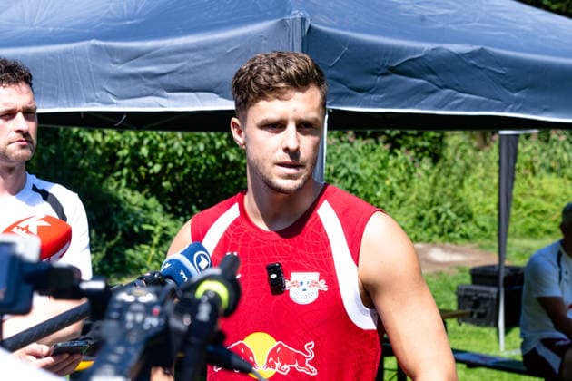Christoph Baumgartner (RB Leipzig, 14) stellt sich nach langer Krankengeschichte der Presse, RB Leipzig, Fussball, Trainingslager Austria, Saison Vorbereitung, Saison 2026 2027, GER, 04.08.2026, Eibner-Pressefoto Andreas Ulmer RB Leipzig, Fussball, Trainingslager Austria, Saison Vorbereitung, Saison 2026 2027, GER, 04.08.2026, *** Christoph Baumgartner of RB Leipzig, No. 14, faces the press after a long history of illness; RB Leipzig, soccer, training camp in Austria, preseason, 2026–2027 season, GER, August 4, 2026, Eibner press photo by Andreas Ulmer, RB Leipzig, soccer, training camp in Austria, preseason, 2026–2027 season, GER, August 4, 2026, Copyright: xEibner-Pressefoto AndreasxUlmerx EP_AUR