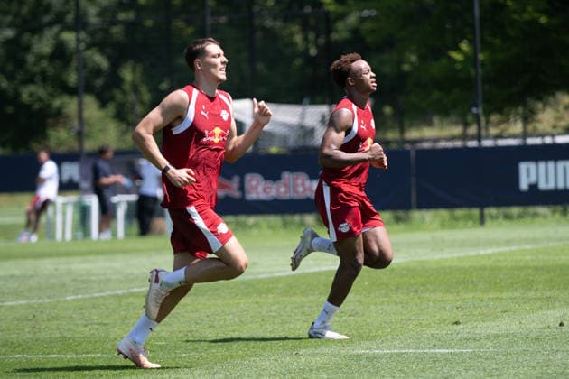 Assan Ouedraogo (RB Leipzig, 08) liegt vorn im Sprint, RB Leipzig, Fussball, Trainingslager Austria, Saison Vorbereitung, Saison 2026 2027, GER, 04.08.2026, Eibner-Pressefoto Andreas Ulmer RB Leipzig, Fussball, Trainingslager Austria, Saison Vorbereitung, Saison 2026 2027, GER, 04.08.2026, *** Assan Ouedraogo, RB Leipzig, No. 8, leads the sprint; RB Leipzig, soccer, training camp in Austria, preseason, 2026–2027 season, GER, August 4, 2026, Eibner Press Photo: Andreas Ulmer, RB Leipzig, soccer, training camp in Austria, preseason, 2026–2027 season, GER, August 4, 2026, Copyright: xEibner-Pressefoto AndreasxUlmerx EP_AUR