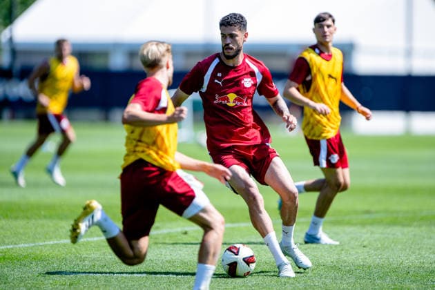 Romulo (RB Leipzig, 40) am Ball, RB Leipzig, Fussball, Trainingslager Austria, Saison Vorbereitung, Saison 2026 2027, GER, 04.08.2026, Eibner-Pressefoto Andreas Ulmer RB Leipzig, Fussball, Trainingslager Austria, Saison Vorbereitung, Saison 2026 2027, GER, 04.08.2026, *** Romulo RB Leipzig, 40 on the ball, RB Leipzig, soccer, training camp in Austria, preseason, 2026–2027 season, GER, August 4, 2026, Eibner Press Photo: Andreas Ulmer, RB Leipzig, soccer, training camp in Austria, preseason, 2026–2027 season, GER, August 4, 2026, Copyright: xEibner-Pressefoto AndreasxUlmerx EP_AUR