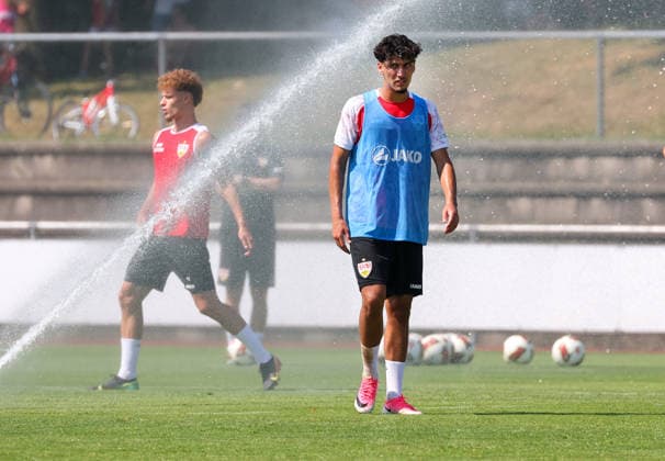 04.08.2026, Deutschland, Grassau, Fußball Bundesliga, Saison 2026 2027, Trainingslager VfB Stuttgart, Ertugrul Yigit *** August 4, 2026, Germany, Grassau, Bundesliga, 2026–2027 season, VfB Stuttgart training camp, Ertugrul Yigit