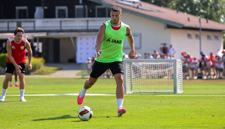 04.08.2026, Deutschland, Grassau, Fußball Bundesliga, Saison 2026 2027, Trainingslager VfB Stuttgart, Ermedin Demirovic *** August 4, 2026, Germany, Grassau, Bundesliga, 2026–2027 Season, VfB Stuttgart Training Camp, Ermedin Demirovic