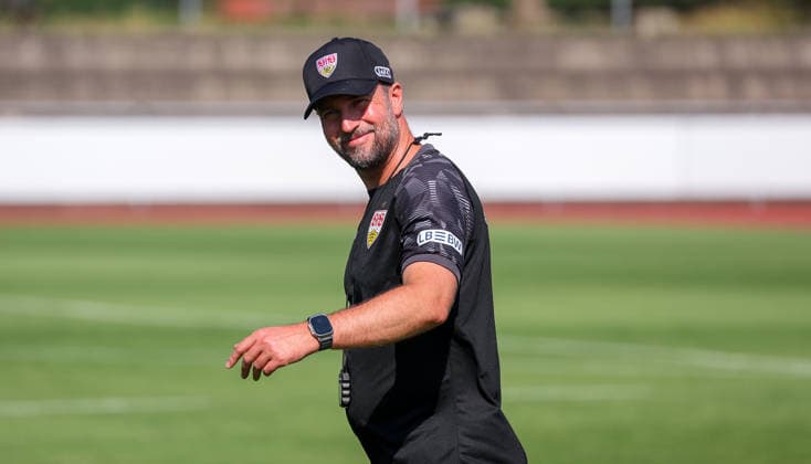 04.08.2026, Deutschland, Grassau, Fußball Bundesliga, Saison 2026 2027, Trainingslager VfB Stuttgart, VfB Trainer Sebastian Hoeneß *** August 4, 2026, Germany, Grassau, Bundesliga, 2026–2027 season, VfB Stuttgart training camp, VfB coach Sebastian Hoeneß