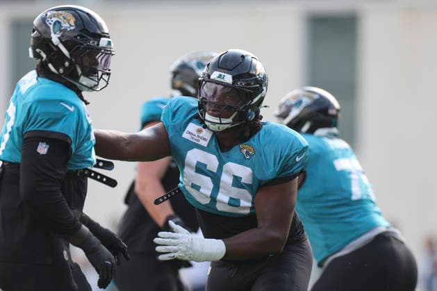 JACKSONVILLE, FL - AUGUST 04: Jacksonville Jaguars offensive tackle Ricky Lee (66) works on a drill during training camp on August 4, 2026 at the Miller Electric Center in Jacksonville, Fl. (Photo by David Rosenblum Icon Sportswire) NFL, American Football Herren, USA AUG 04 Jaguars Training Camp EDITORIAL USE ONLY Icon260804229752