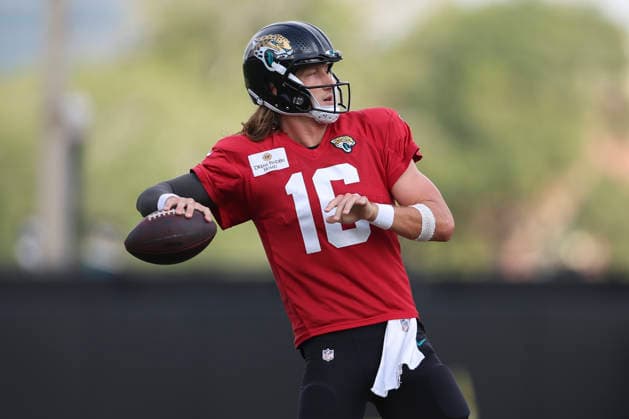 JACKSONVILLE, FL - AUGUST 04: Jacksonville Jaguars quarterback Trevor Lawrence (16) works on a drill during training camp on August 4, 2026 at the Miller Electric Center in Jacksonville, Fl. (Photo by David Rosenblum Icon Sportswire) NFL, American Football Herren, USA AUG 04 Jaguars Training Camp EDITORIAL USE ONLY Icon260804229765