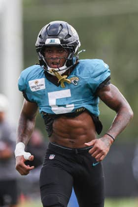 JACKSONVILLE, FL - AUGUST 04: Jacksonville Jaguars running back LeQuint Allen Jr. (5) during training camp on August 4, 2026 at the Miller Electric Center in Jacksonville, Fl. (Photo by David Rosenblum Icon Sportswire) NFL, American Football Herren, USA AUG 04 Jaguars Training Camp EDITORIAL USE ONLY Icon260804229767
