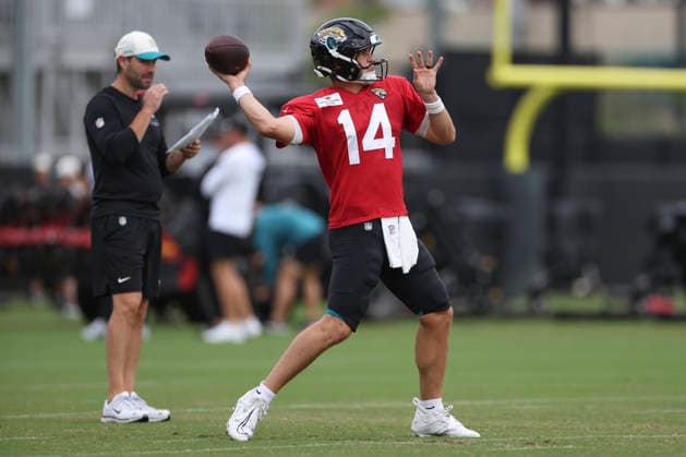JACKSONVILLE, FL - AUGUST 04: Jacksonville Jaguars quarterback Nick Mullens (14) works on a drill during training camp on August 4, 2026 at the Miller Electric Center in Jacksonville, Fl. (Photo by David Rosenblum Icon Sportswire) NFL, American Football Herren, USA AUG 04 Jaguars Training Camp EDITORIAL USE ONLY Icon260804229771
