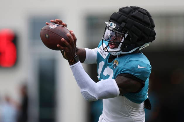 JACKSONVILLE, FL - AUGUST 04: Jacksonville Jaguars wide receiver Travis Hunter (12) catches a pass during training camp on August 4, 2026 at the Miller Electric Center in Jacksonville, Fl. (Photo by David Rosenblum Icon Sportswire) NFL, American Football Herren, USA AUG 04 Jaguars Training Camp EDITORIAL USE ONLY Icon260804229772