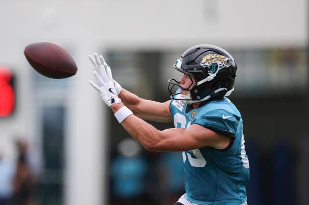 JACKSONVILLE, FL - AUGUST 04: Jacksonville Jaguars wide receiver Ben Patterson (83) catches a pass during training camp on August 4, 2026 at the Miller Electric Center in Jacksonville, Fl. (Photo by David Rosenblum Icon Sportswire) NFL, American Football Herren, USA AUG 04 Jaguars Training Camp EDITORIAL USE ONLY Icon260804229773