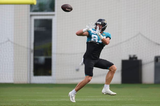 JACKSONVILLE, FL - AUGUST 04: Jacksonville Jaguars tight end Hunter Long (84) catches a pass during training camp on August 4, 2026 at the Miller Electric Center in Jacksonville, Fl. (Photo by David Rosenblum Icon Sportswire) NFL, American Football Herren, USA AUG 04 Jaguars Training Camp EDITORIAL USE ONLY Icon260804229781