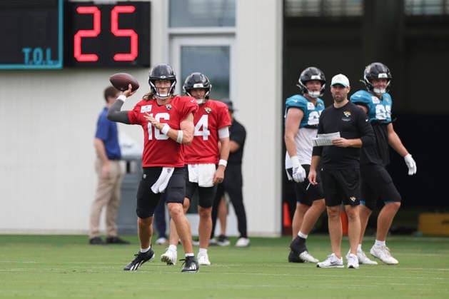 JACKSONVILLE, FL - AUGUST 04: Jacksonville Jaguars quarterback Trevor Lawrence (16) throws a pass during training camp on August 4, 2026 at the Miller Electric Center in Jacksonville, Fl. (Photo by David Rosenblum Icon Sportswire) NFL, American Football Herren, USA AUG 04 Jaguars Training Camp EDITORIAL USE ONLY Icon260804229791