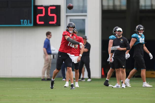 JACKSONVILLE, FL - AUGUST 04: Jacksonville Jaguars quarterback Trevor Lawrence (16) throws a pass during training camp on August 4, 2026 at the Miller Electric Center in Jacksonville, Fl. (Photo by David Rosenblum Icon Sportswire) NFL, American Football Herren, USA AUG 04 Jaguars Training Camp EDITORIAL USE ONLY Icon260804229792