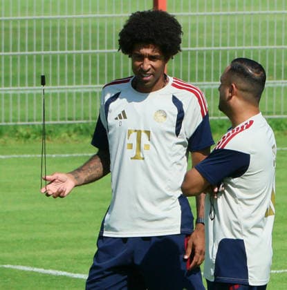 04.08.2026, FC Bayern Muenchen, Training, Saebenerstrasse Muenchen , Fussball, im Bild: Dante (FC Bayern MuenchenII) und BabakKeyhanfar (FC Bayern II) *** August 4, 2026, FC Bayern Munich, Training, Saebenerstrasse, Munich, Soccer, Sports, Pictured: Dante (FC Bayern Munich II) and Babak Keyhanfar (FC Bayern II)