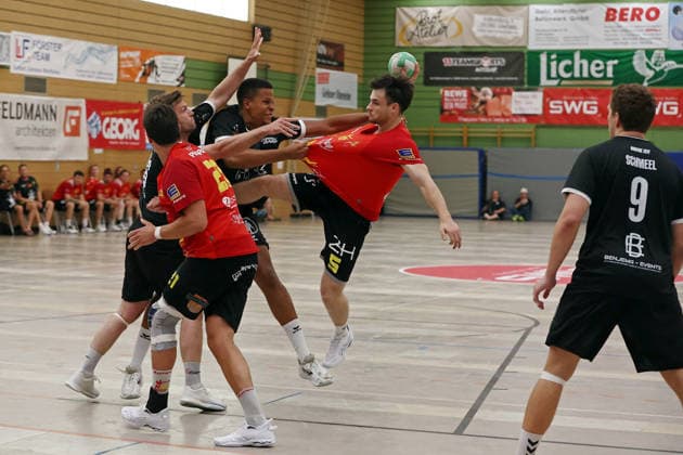04.08.2026, xovx, Handball Lindencup, HSG Linden - HSG Wettenberg v.l. Luca Weimer (HSG Linden), Tristan Schepp (HSG Wettenberg), Maduwike Okpara (HSG Linden), Fabian Weide (HSG Wettenberg), Moritz Schmeel (HSG Linden) Linden Stadthalle Hessen Deutschland (DE) *** August 4, 2026, xovx, Lindencup Handball, HSG Linden vs. HSG Wettenberg: Luca Weimer (HSG Linden), Tristan Schepp (HSG Wettenberg), Maduwike Okpara (HSG Linden), Fabian Weide (HSG Wettenberg), Moritz Schmeel (HSG Linden); Linden Stadthalle, Hesse, Germany, DE