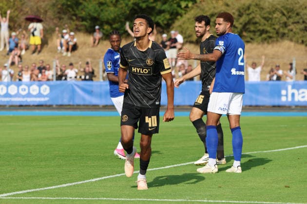 04.08.2026, Fussball, Herren, Testspiel, Saison 2026 2027, Racing Straßburg - SV 07 Elversberg, Torjubel zum 0:1, Torschütze: Francis Onyeka (SV 07 Elversberg) Haguenau Parc des Sports de Haguenau Grand Est Frankreich (FRA) *** August 4, 2026, Soccer, Men s, Friendly Match, 2026–2027 Season, Racing Strasbourg vs. SV 07 Elversberg, Goal celebration after the 0–1, Goal scorer: Francis Onyeka, SV 07 Elversberg, Haguenau, Parc des Sports de Haguenau, Grand Est, France, FRA Copyright: xSebastianxBachx