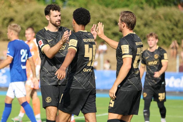 04.08.2026, Fussball, Herren, Testspiel, Saison 2026 2027, Racing Straßburg - SV 07 Elversberg, Torjubel zum 0:1, Torschütze: Francis Onyeka (SV 07 Elversberg) Haguenau Parc des Sports de Haguenau Grand Est Frankreich (FRA) *** August 4, 2026, Soccer, Men s, Friendly Match, 2026–2027 Season, Racing Strasbourg vs. SV 07 Elversberg, Goal celebration after the 0–1, Goal scorer: Francis Onyeka, SV 07 Elversberg, Haguenau, Parc des Sports de Haguenau, Grand Est, France, FRA Copyright: xSebastianxBachx
