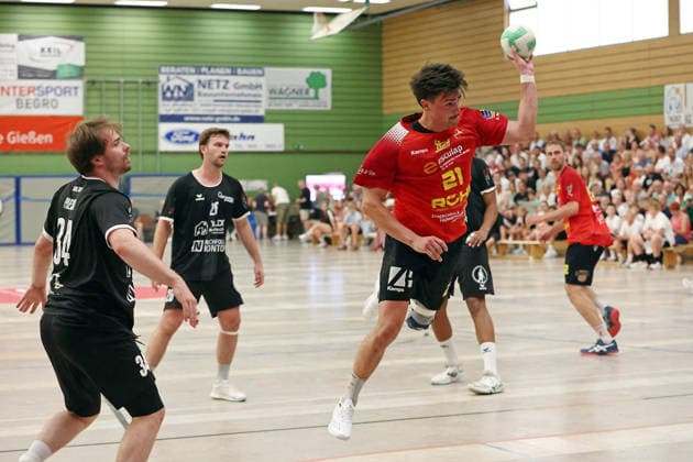 04.08.2026, xovx, Handball Lindencup, HSG Linden - HSG Wettenberg v.l. Patrick Piesch (HSG Linden), Luca Weimer (HSG Linden), Tristan Schepp (HSG Wettenberg), Maduwike Okpara (HSG Linden), Aron Weiße (HSG Wettenberg) Linden Stadthalle Hessen Deutschland (DE) *** August 4, 2026, xovx, Lindencup Handball, HSG Linden vs. HSG Wettenberg: Patrick Piesch (HSG Linden), Luca Weimer (HSG Linden), Tristan Schepp (HSG Wettenberg), Maduwike Okpara (HSG Linden), Aron Weiße (HSG Wettenberg); Linden Stadthalle, Hesse, Germany, DE
