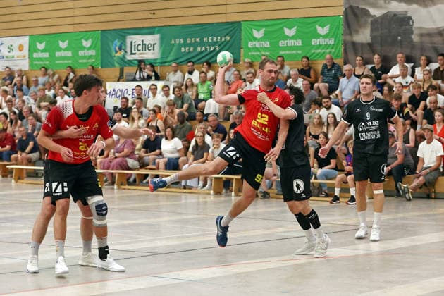 04.08.2026, xovx, Handball Lindencup, HSG Linden - HSG Wettenberg v.l. Patrick Piesch (HSG Linden), Tristan Schepp (HSG Wettenberg), Aron Weiße (HSG Wettenberg), Luca Weimer (HSG Linden), Moritz Schmeel (HSG Linden) Linden Stadthalle Hessen Deutschland (DE) *** August 4, 2026, xovx, Lindencup Handball, HSG Linden vs. HSG Wettenberg: Patrick Piesch (HSG Linden), Tristan Schepp (HSG Wettenberg), Aron Weiße (HSG Wettenberg), Luca Weimer (HSG Linden), Moritz Schmeel (HSG Linden), Linden City Hall, Hesse, Germany, DE