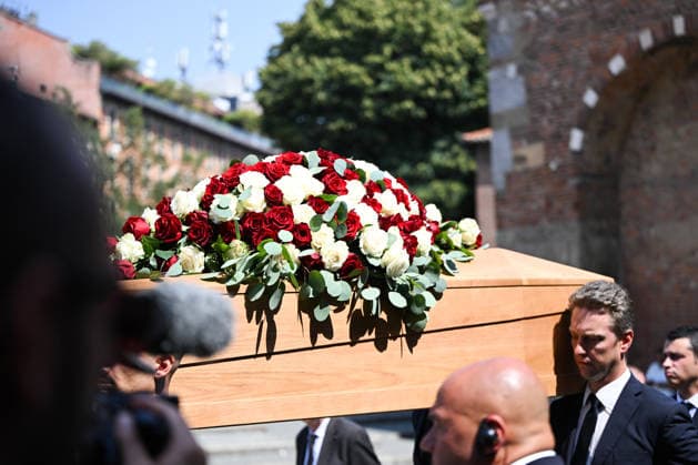 The Funeral Of Franco Baresi In Milan The coffin of Italian football legend Franco Baresi is carried outside the Basilica di Sant Ambrogio in Milan, Italy, on August 4, 2026, following a service during his funeral. Milan Italy Italy  Copyright: xTizianoxBallabiox originalFilename:ballabio-thefuner260804_np3Dz.jpg
