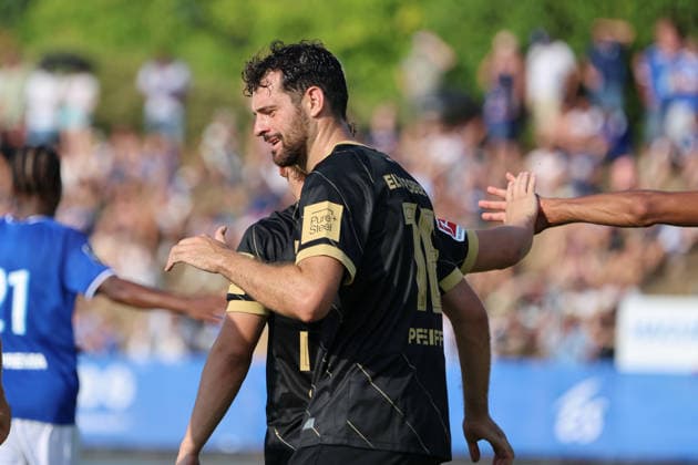 04.08.2026, Fussball, Herren, Testspiel, Saison 2026 2027, Racing Straßburg - SV 07 Elversberg, Torjubel zum 1:2, Torschütze: Luca Pfeiffer (SV 07 Elversberg) Haguenau Parc des Sports de Haguenau Grand Est Frankreich (FRA) *** August 4, 2026, Soccer, Men s, Friendly Match, 2026–2027 Season, Racing Strasbourg vs. SV 07 Elversberg, Goal celebration after the 1–2, Goal scorer: Luca Pfeiffer, SV 07 Elversberg, Haguenau, Parc des Sports de Haguenau, Grand Est, France, FRA Copyright: xSebastianxBachx
