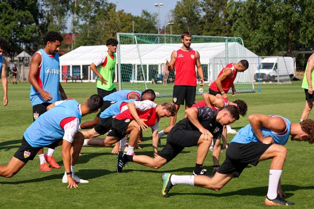 04.08.2026, Deutschland, Grassau, Fußball Bundesliga, Saison 2026 2027, Trainingslager VfB Stuttgart, Jovan Milosevic *** August 4, 2026, Germany, Grassau, Bundesliga, 2026–2027 season, VfB Stuttgart training camp, Jovan Milosevic