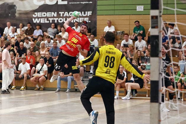 04.08.2026, xovx, Handball Lindencup, HSG Linden - HSG Wettenberg v.l. Jonas Müller (HSG Wettenberg), Jan-Lukas Schneider (HSG Linden) Linden Stadthalle Hessen Deutschland (DE) *** August 4, 2026, xovx, Lindencup Handball, HSG Linden vs. HSG Wettenberg, Jonas Müller (HSG Wettenberg), Jan Lukas Schneider (HSG Linden), Linden Stadthalle, Hesse, Germany, DE