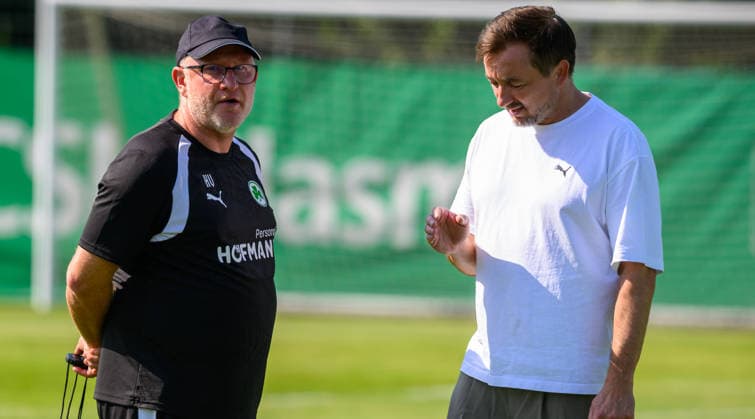 04.08.2026 - Fussball - 2. Bundesliga - Saison 2026 2027 - SpVgg Greuther Fürth Fuerth ( Kleeblatt ) - Training - - xwoxzix - Heiko Vogel ( Trainer SpVgg Greuther Fürth ) Daniel Meyer ( Geschäftsführer SpVgg Greuther Fürth ) *** August 4, 2026 Soccer 2. Bundesliga 2026–2027 Season SpVgg Greuther Fürth Fürth Kleeblatt Training xwoxzix Heiko Vogel, Head Coach of SpVgg Greuther Fürth Daniel Meyer, Sporting Director of SpVgg Greuther Fürth