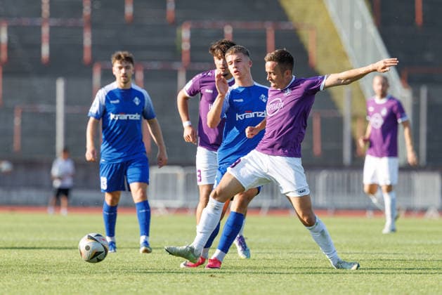 Marco Luburic (23, TSV Schwaben Augsburg) und Alessio Hasler (5, FV Illertissen) beim Spiel zwischen TSV Schwaben Augsburg v FV Illertissen, Fussball, Herren, Toto-Pokal, 2026 2027, 1.Spieltag am 04.08.2026 in Augsburg, Rosenaustadion. Bayern Deutschland *** Marco Luburic 23, TSV Schwaben Augsburg, and Alessio Hasler 5, FV Illertissen, in the match between TSV Schwaben Augsburg and FV Illertissen, soccer, men s, Toto Cup, 2026–2027, Matchday 1 on August 4, 2026, in Augsburg, Rosenaustadion, Bavaria, Germany
