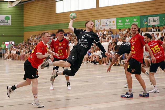 04.08.2026, xovx, Handball Lindencup, HSG Linden - HSG Wettenberg v.l. Jannis Merz (HSG Wettenberg), Tristan Schepp (HSG Wettenberg), Danny Rupprich (HSG Linden), Maduwike Okpara (HSG Linden), Aron Weiße (HSG Wettenberg), Fabian Weide (HSG Wettenberg) Linden Stadthalle Hessen Deutschland (DE) *** August 4, 2026, xovx, Lindencup Handball, HSG Linden vs. HSG Wettenberg: Jannis Merz (HSG Wettenberg), Tristan Schepp (HSG Wettenberg), Danny Rupprich (HSG Linden), Maduwike Okpara (HSG Linden), Aron Weiße (HSG Wettenberg), Fabian Weide (HSG Wettenberg); Linden City Hall, Hesse, Germany, DE