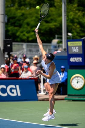 August 4, 2026, Toronto, Ontario, Canada: ELINA SVITOLINA of Ukraine serves the ball during her second-round match against Jessica Bouzas Maneiro of Spain at the National Bank Open, part of the Hologic WTA, Tennis Damen Tour at Sobeys Stadium. Toronto Canada - ZUMAr228 20260804_znp_r228_008 Copyright: xVasiliyxRyabykhx